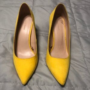 Zara | Yellow Pointed Pumps